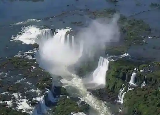 Vista aérea de la Garganta del Diablo en las Cataratas Argentinas