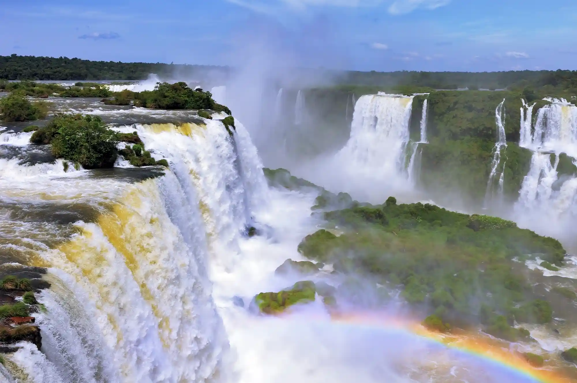 Vista panorámica de las Cataratas de Brasil en Foz do Iguaçu