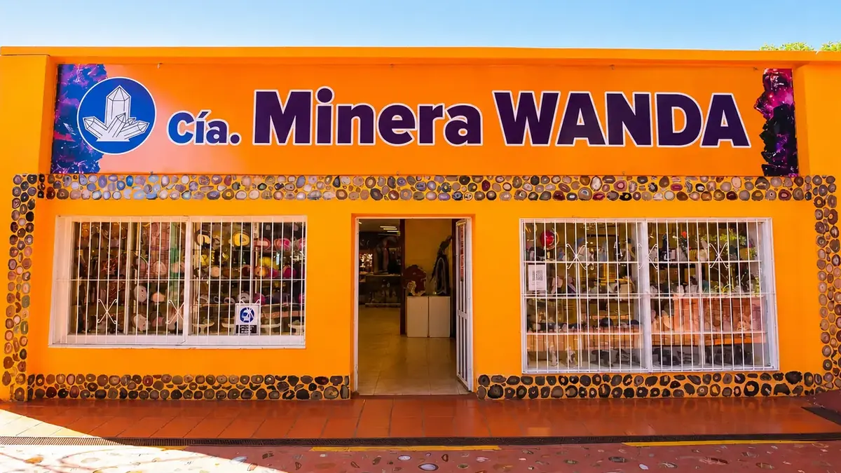 Fachada de la compañía Minera Wanda en Misiones